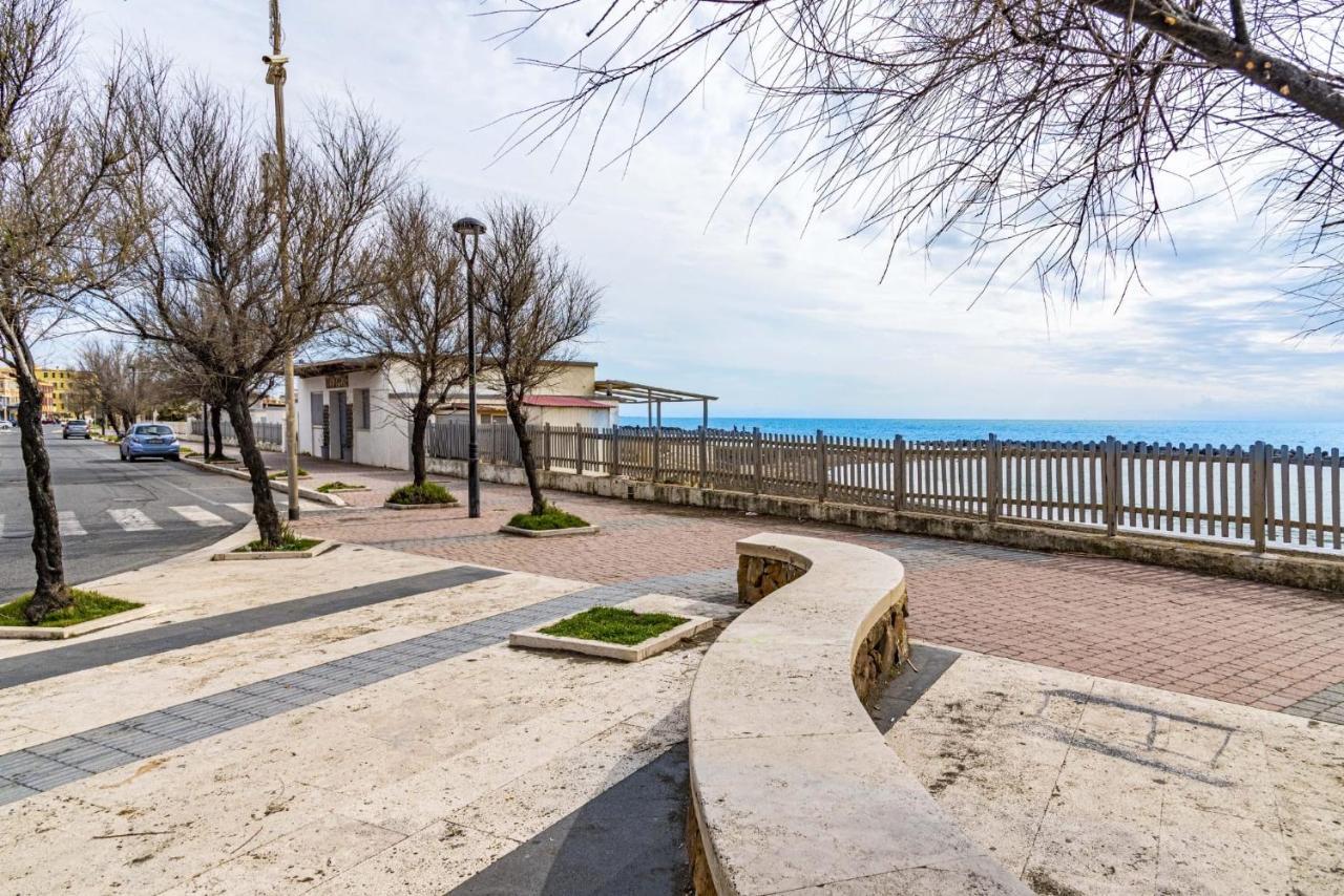Relax Apartment Ladispoli Buitenkant foto